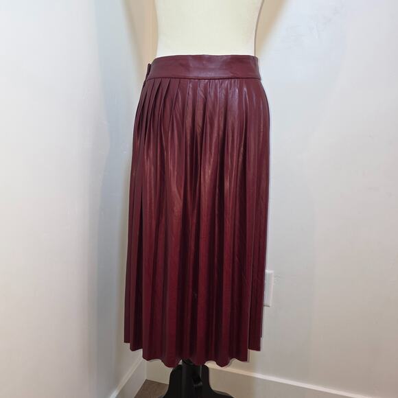 Zara Pleated Burgundy Faux Leather Midi Skirt Size M 10 Lightweight Flowy - Picture 4 of 6